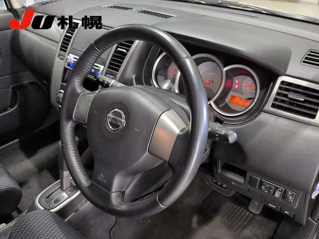 NISSAN TIIDA