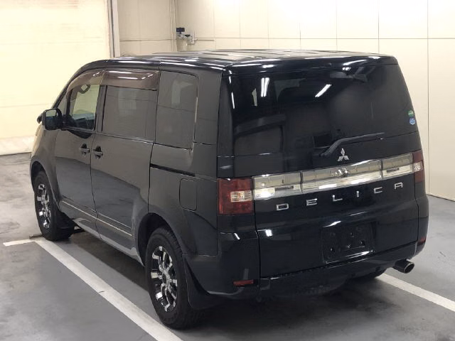 MITSUBISHI DELICA D:5