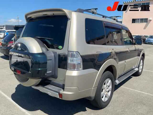 MITSUBISHI PAJERO