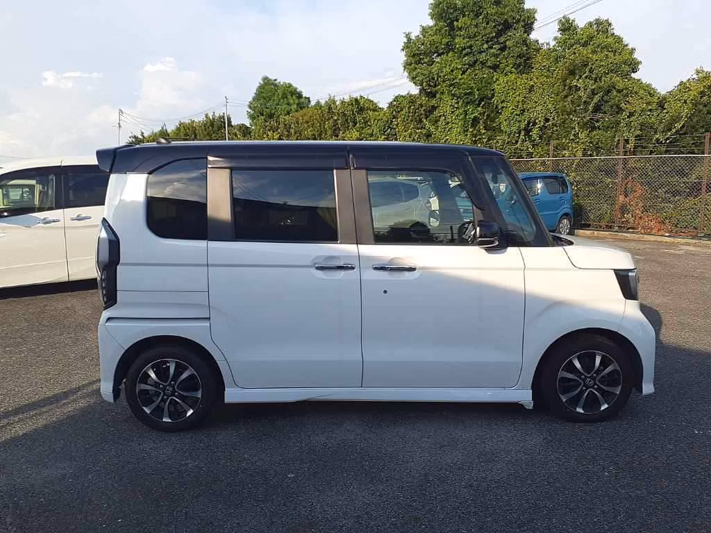HONDA N-BOX