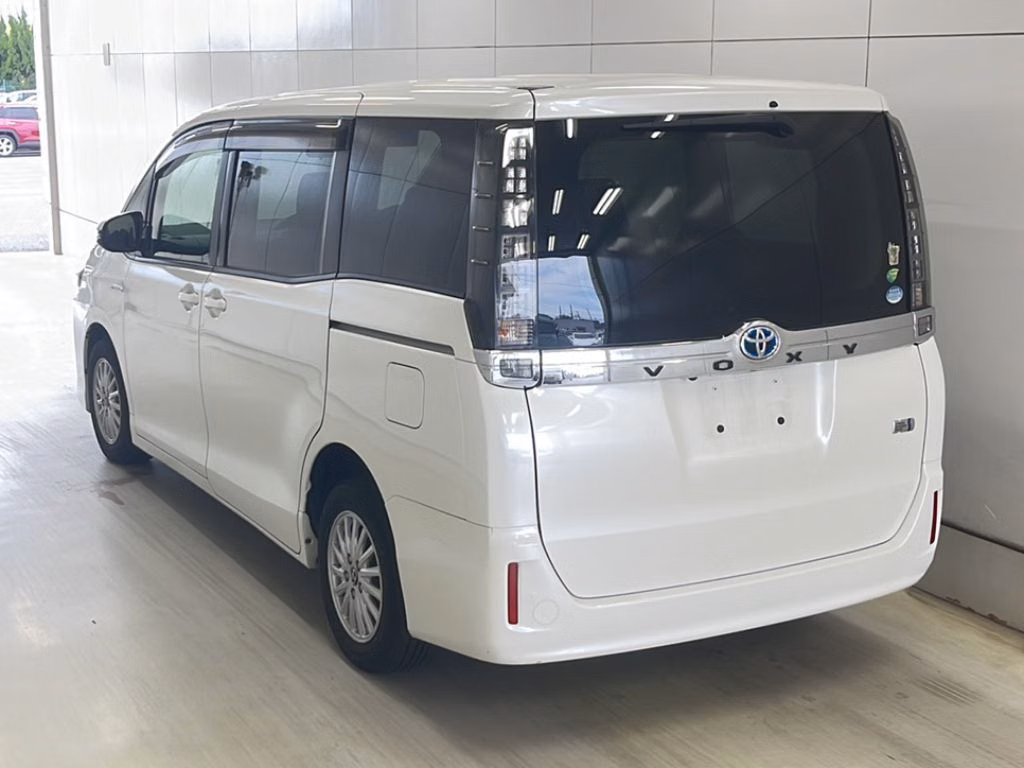TOYOTA VOXY