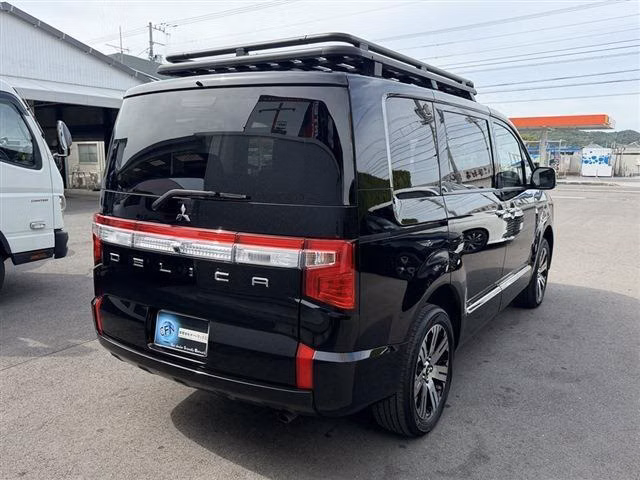 MITSUBISHI DELICA D:5