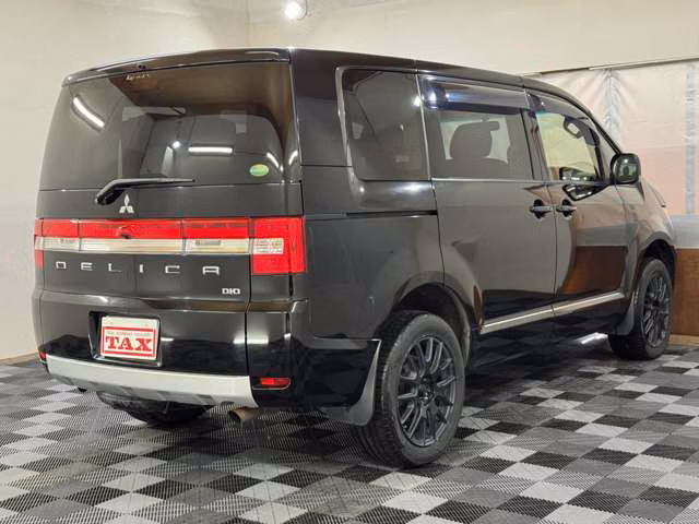 MITSUBISHI DELICA D:5