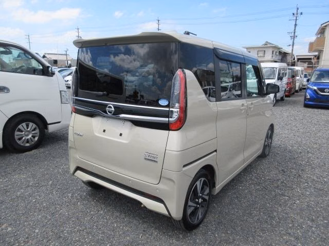NISSAN ROOX