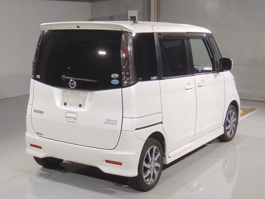 NISSAN ROOX