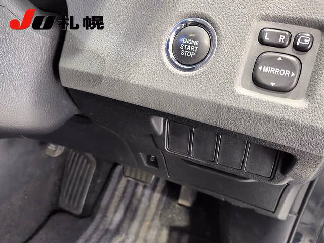 TOYOTA MARK X ZIO