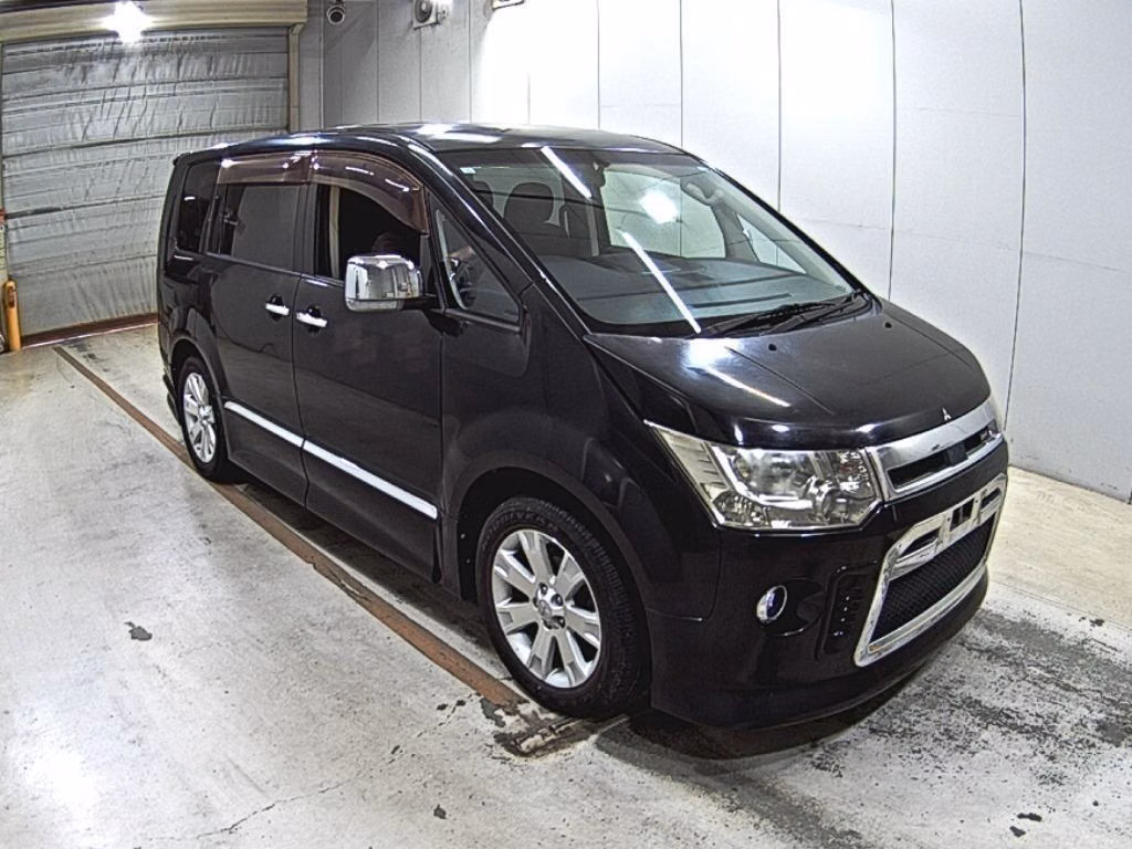 MITSUBISHI DELICA D:5