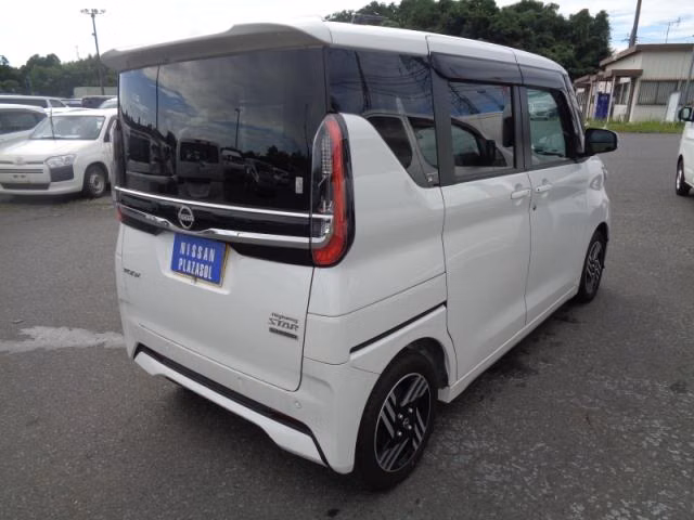 NISSAN ROOX