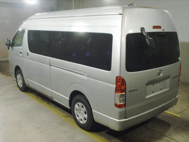 TOYOTA HIACE