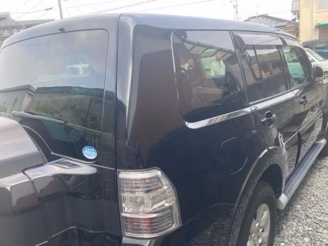 MITSUBISHI PAJERO