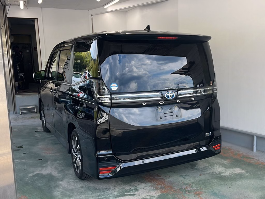 TOYOTA VOXY
