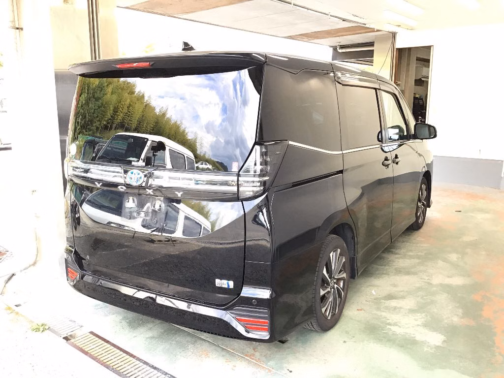 TOYOTA VOXY