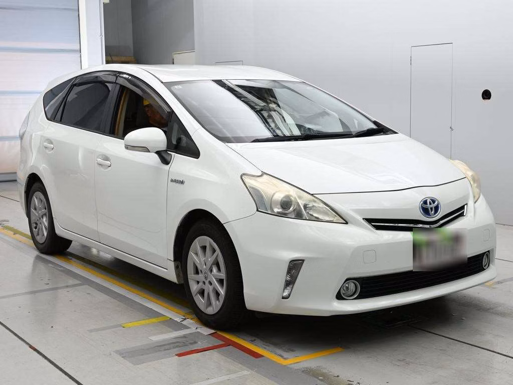 TOYOTA PRIUS ALPHA
