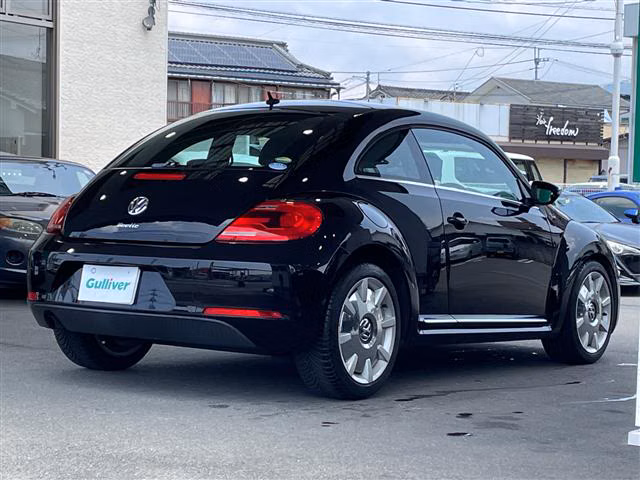 VOLKSWAGEN BEETLE