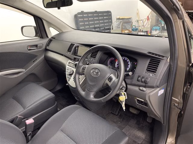 TOYOTA ISIS
