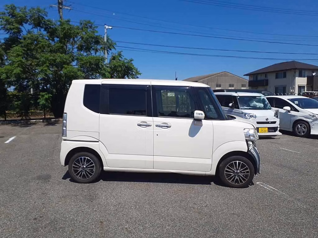 HONDA N-BOX