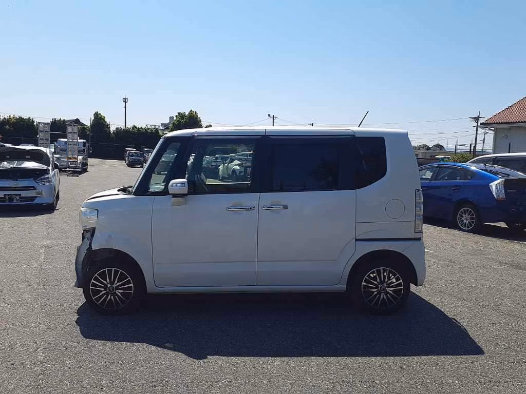HONDA N-BOX