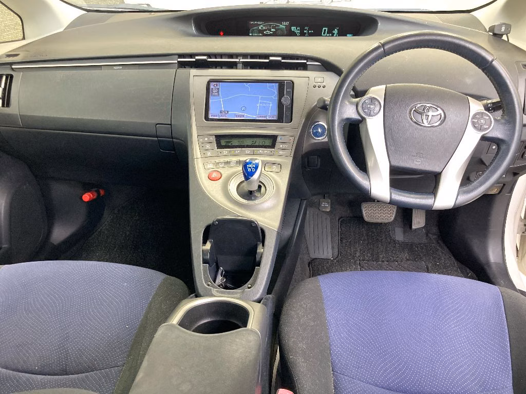 TOYOTA PRIUS