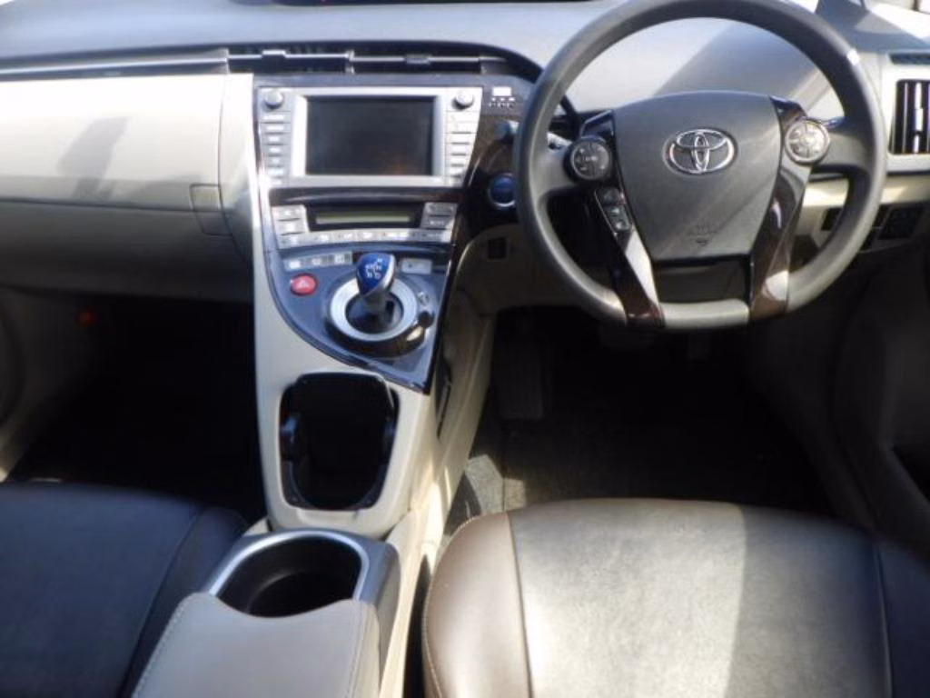 TOYOTA PRIUS