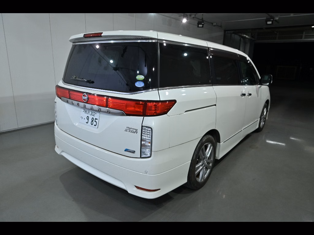 NISSAN ELGRAND
