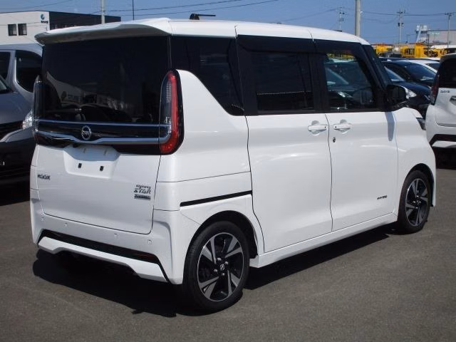 NISSAN ROOX