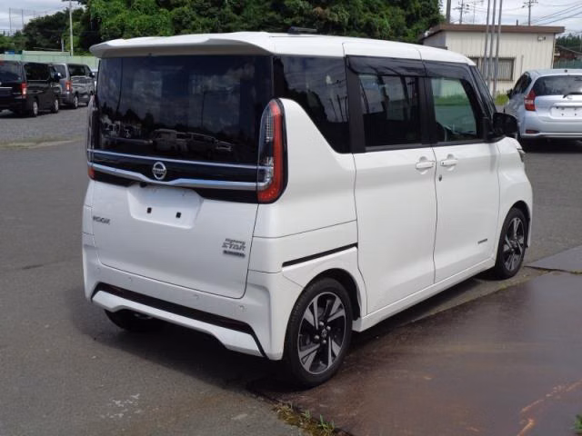 NISSAN ROOX