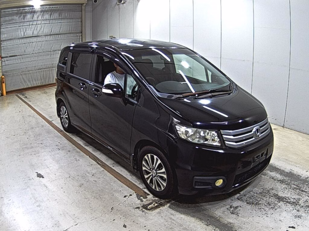 HONDA FREED SPIKE
