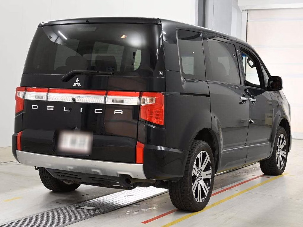 MITSUBISHI DELICA D:5