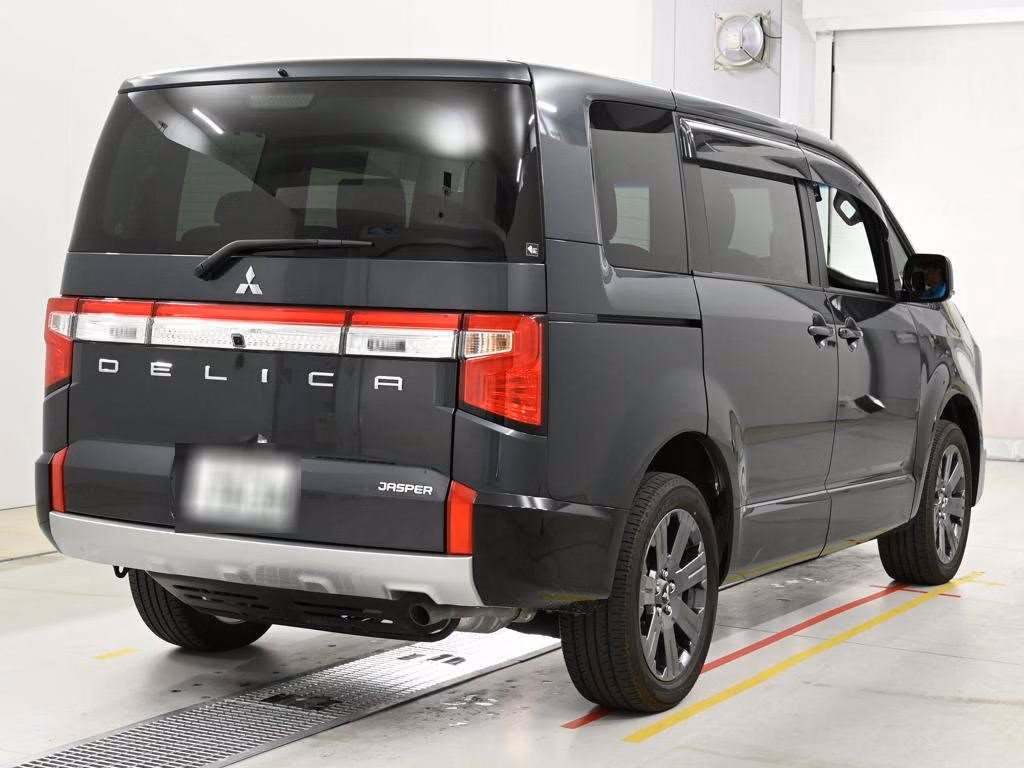 MITSUBISHI DELICA D:5