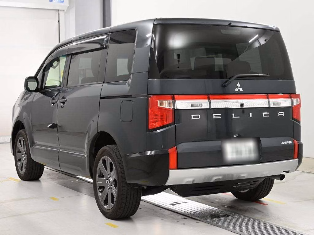 MITSUBISHI DELICA D:5