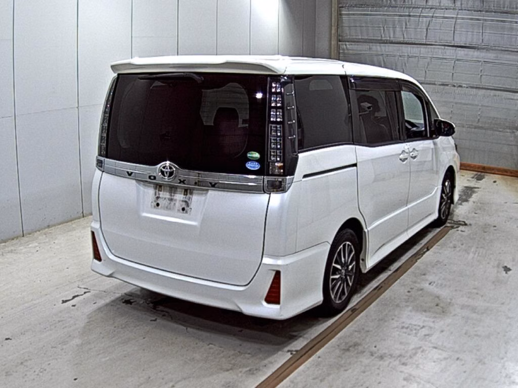 TOYOTA VOXY
