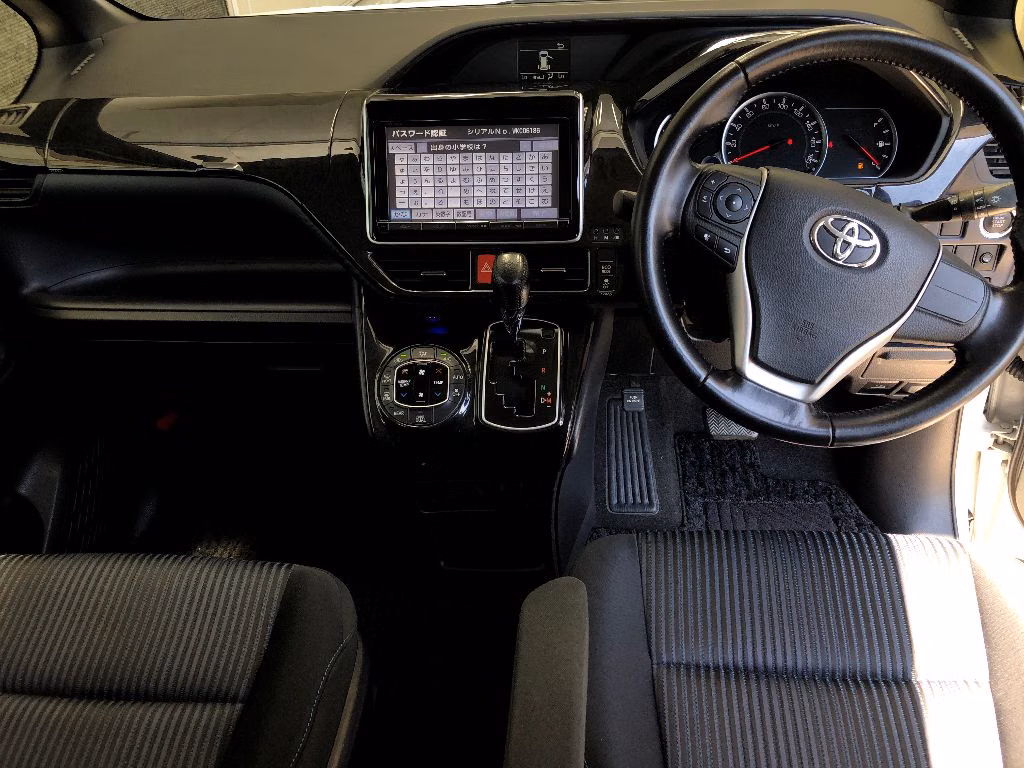 TOYOTA VOXY