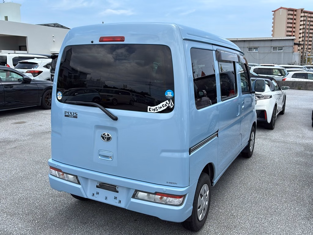 TOYOTA PIXIS VAN