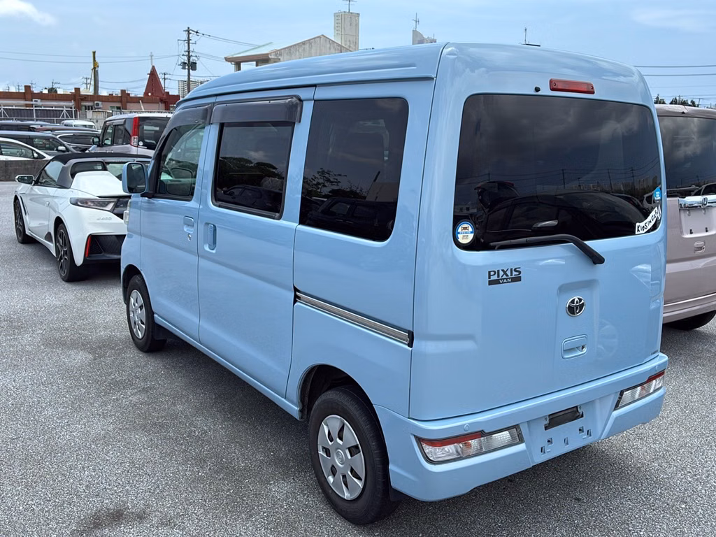 TOYOTA PIXIS VAN