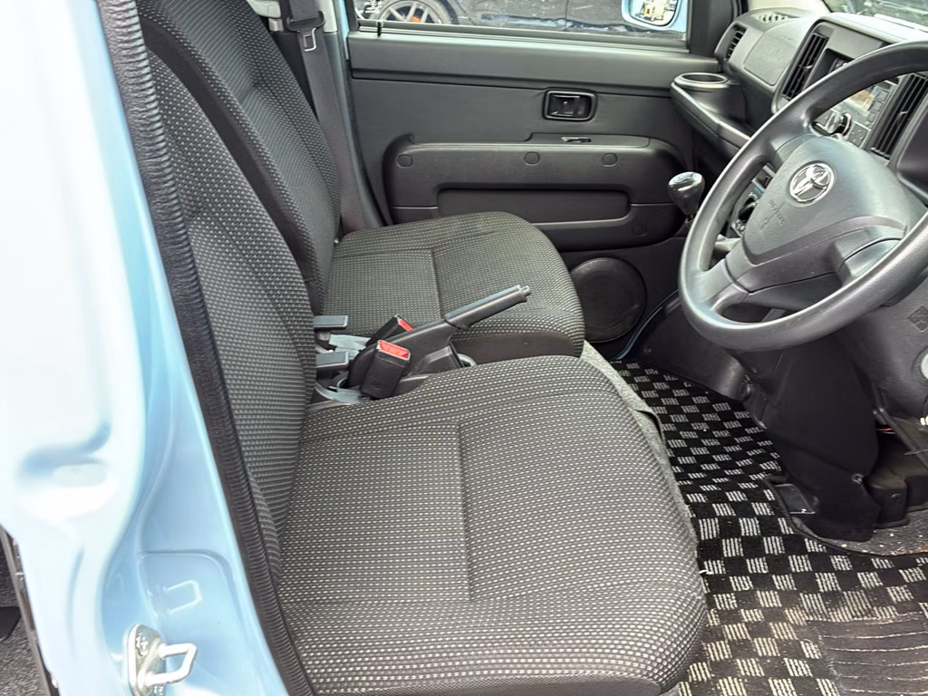 TOYOTA PIXIS VAN