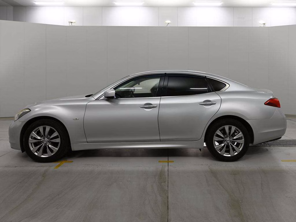 NISSAN FUGA