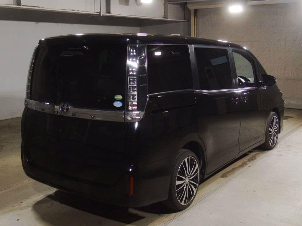 TOYOTA VOXY