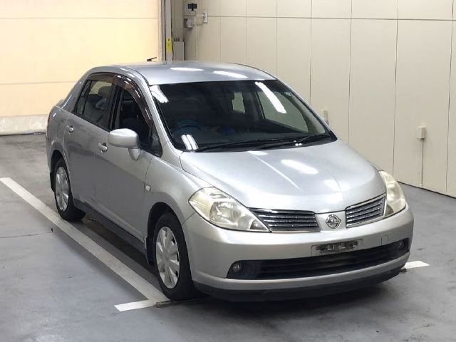 NISSAN TIIDA LATIO