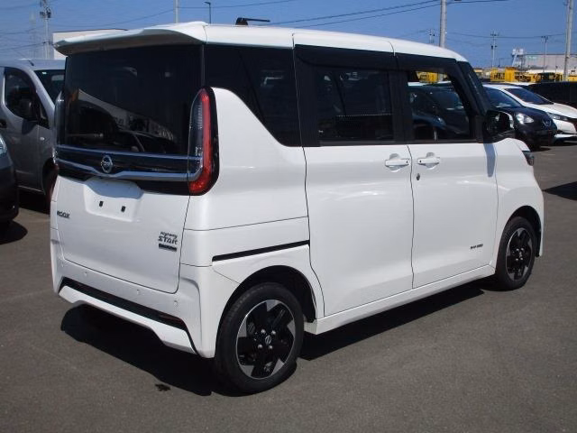 NISSAN ROOX