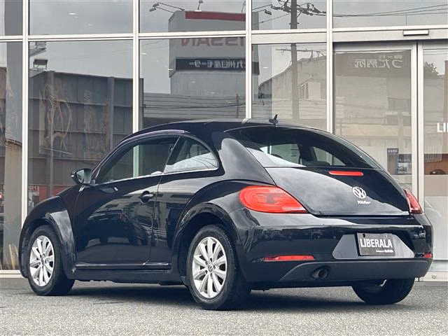 VOLKSWAGEN BEETLE