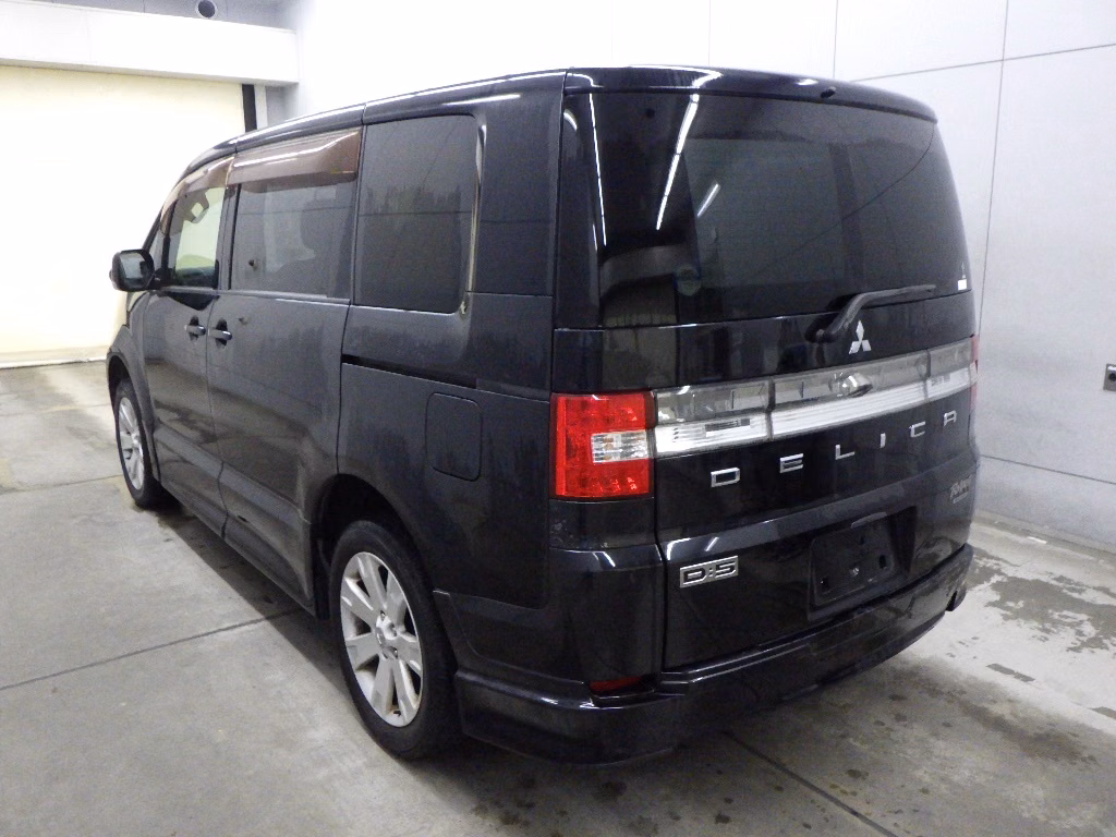 MITSUBISHI DELICA D:5