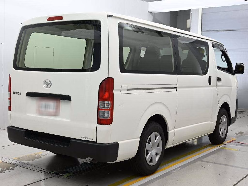 TOYOTA REGIUS ACE