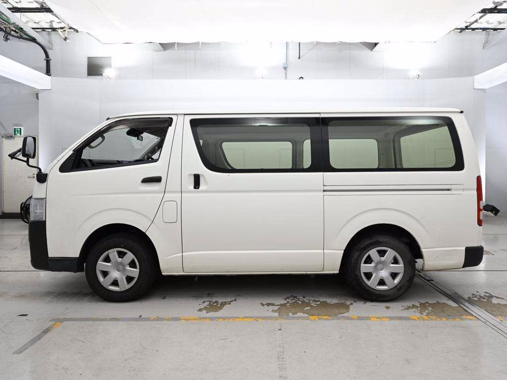 TOYOTA REGIUS ACE
