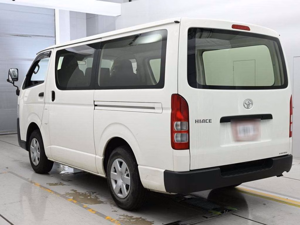 TOYOTA REGIUS ACE