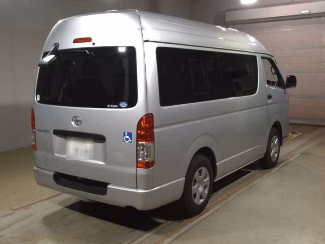 TOYOTA REGIUS ACE