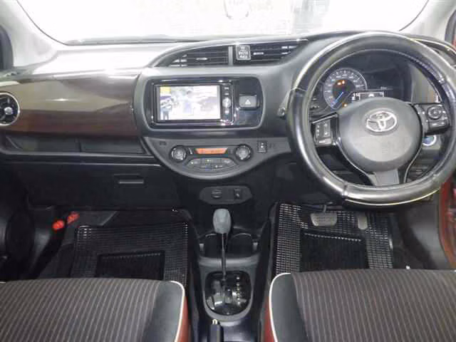 TOYOTA VITZ