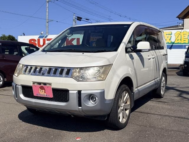 MITSUBISHI DELICA D:5