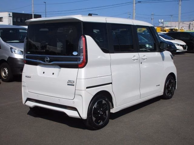 NISSAN ROOX