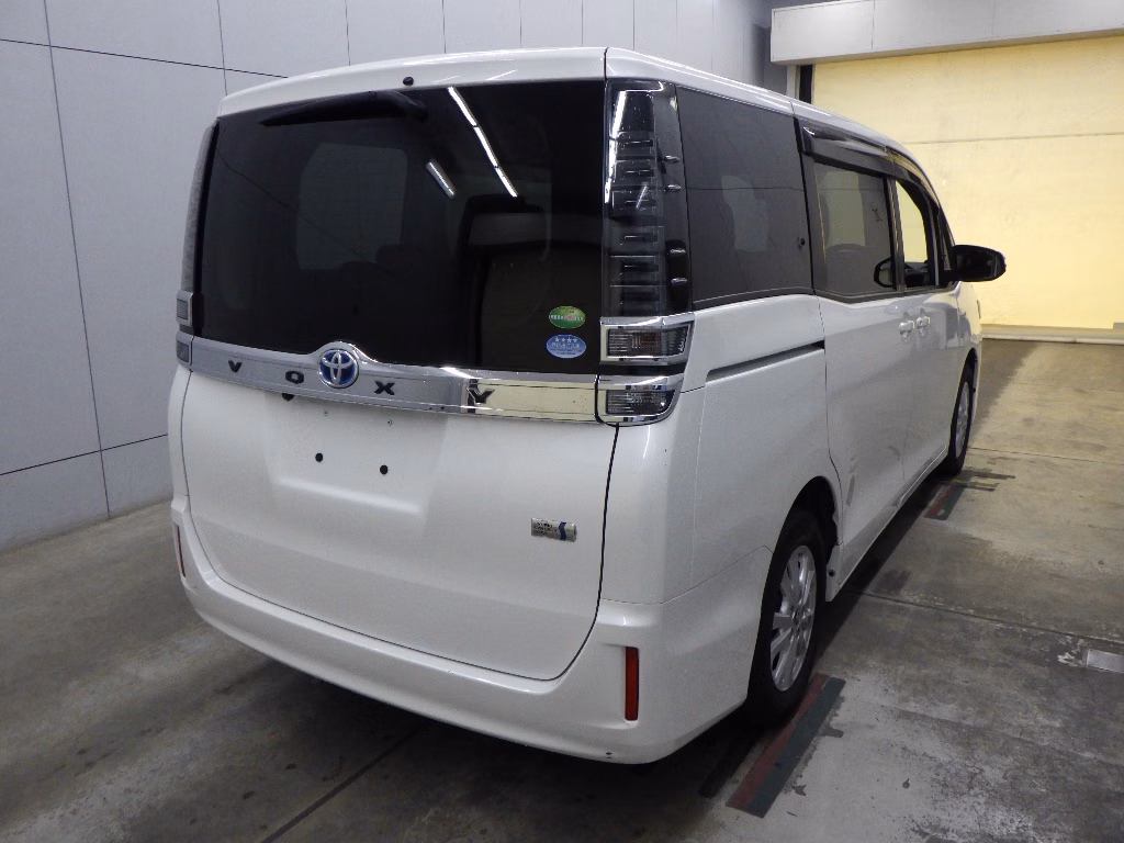 TOYOTA VOXY