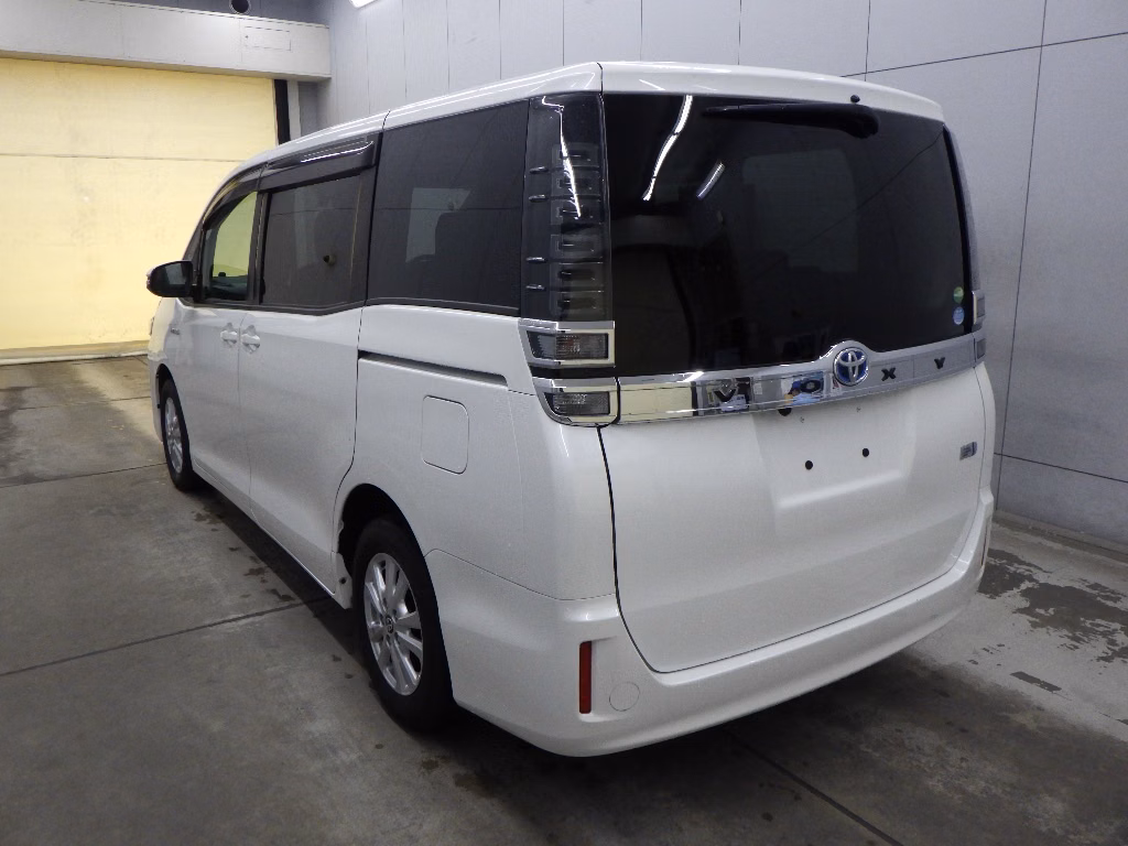 TOYOTA VOXY